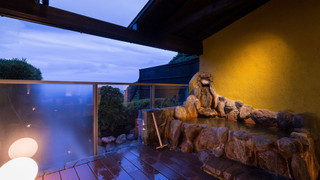 [102]露天風呂付キングサイズベッドルーム/33平米(禁煙)　:食事処