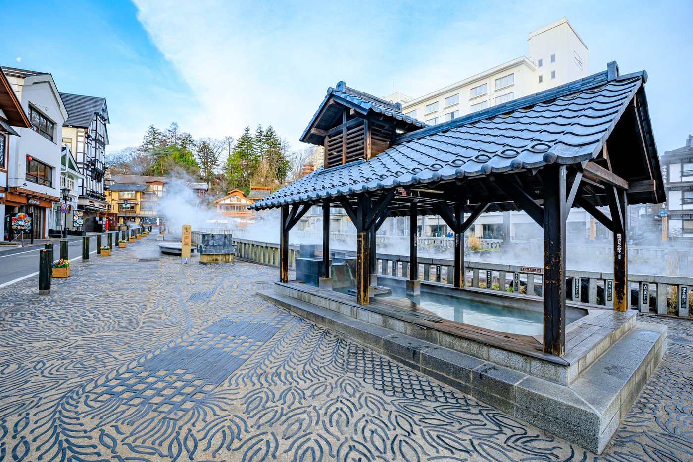 春の草津温泉　足湯　群馬県草津町