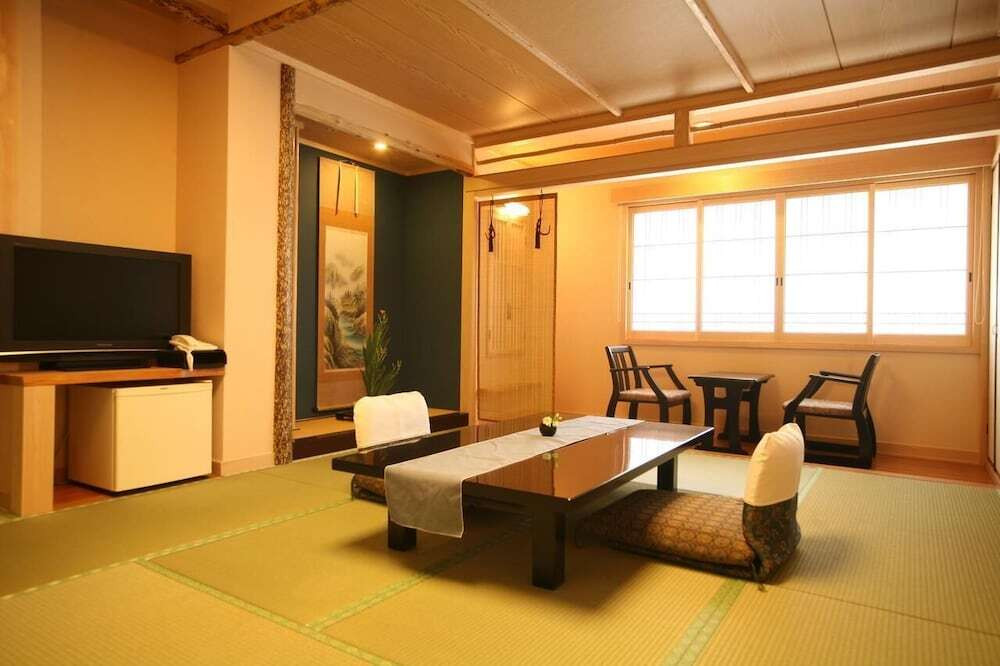 客室内のダイニングエリア