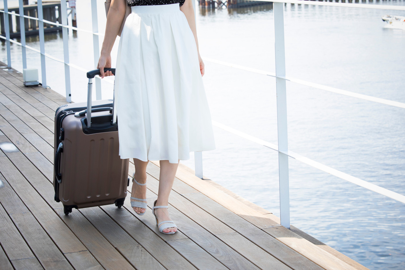 若い女性・ベイサイド