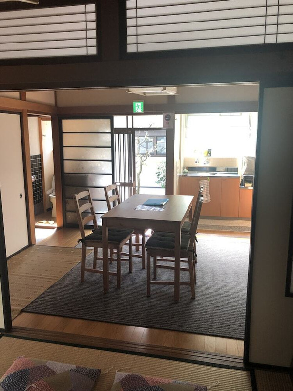 客室内のダイニングエリア