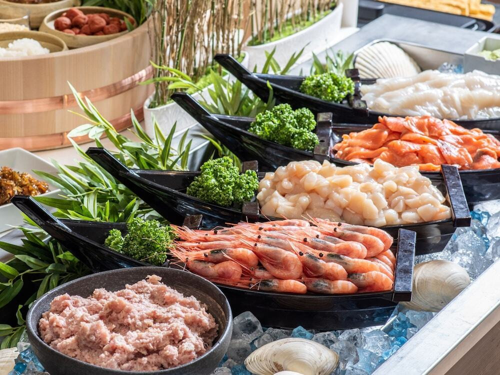 天然温泉に約60種類もの朝食バイキングで元気に!4573783