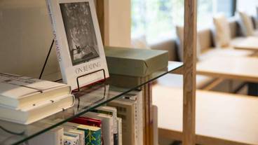 クラブラウンジの書籍コーナー / 8