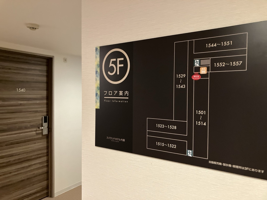 廊下の客室案内板