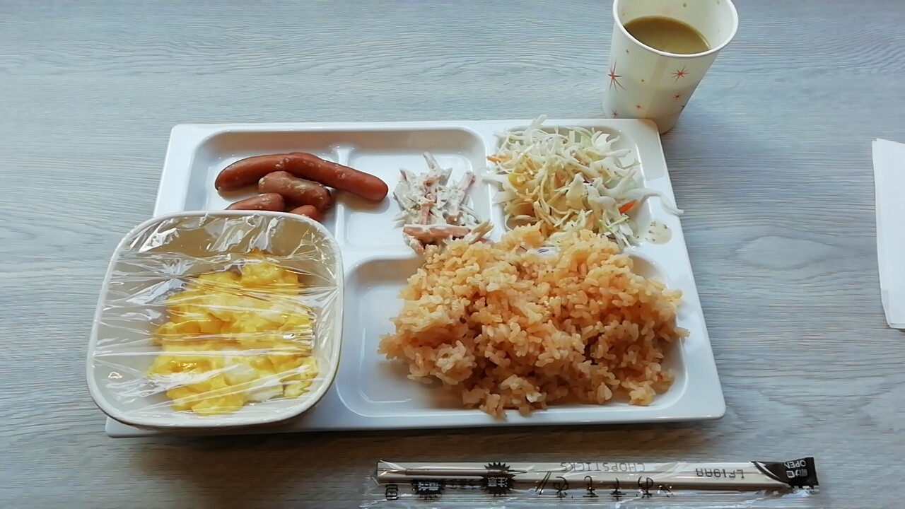 朝食バイキングを取り分けた物