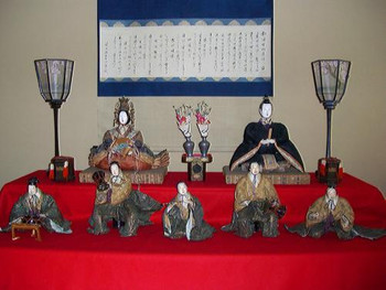 代々受け継がれた雛人形を展示688501