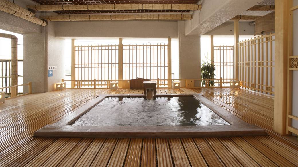 朝の大浴場で
雄大な絶景を楽しむ / 5