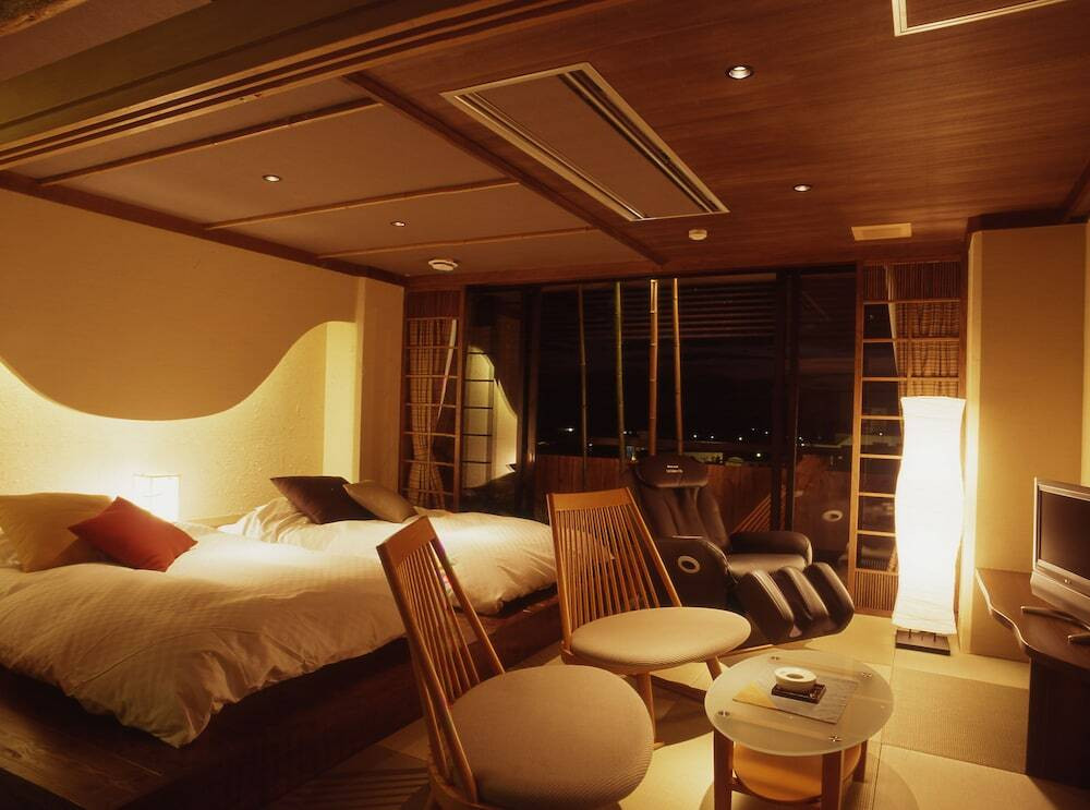 楓の棟Aタイプスイート和洋室①