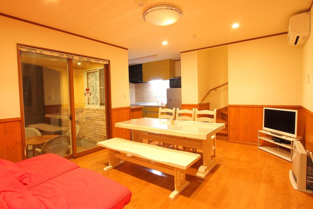 客室内のダイニングエリア