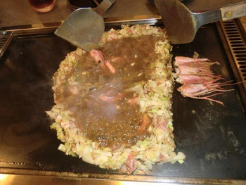 「もんじゃ 来る実」料理 766153 頭と尻尾は端でカリカリになるまで焼いてそのまま食べます♪