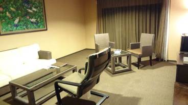 客室内のダイニングエリア / 24