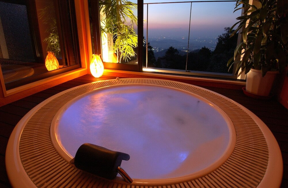 天の丸別邸　風の谷の庵（テンノマルベッテイ　カゼノタニノイオリ） / 1