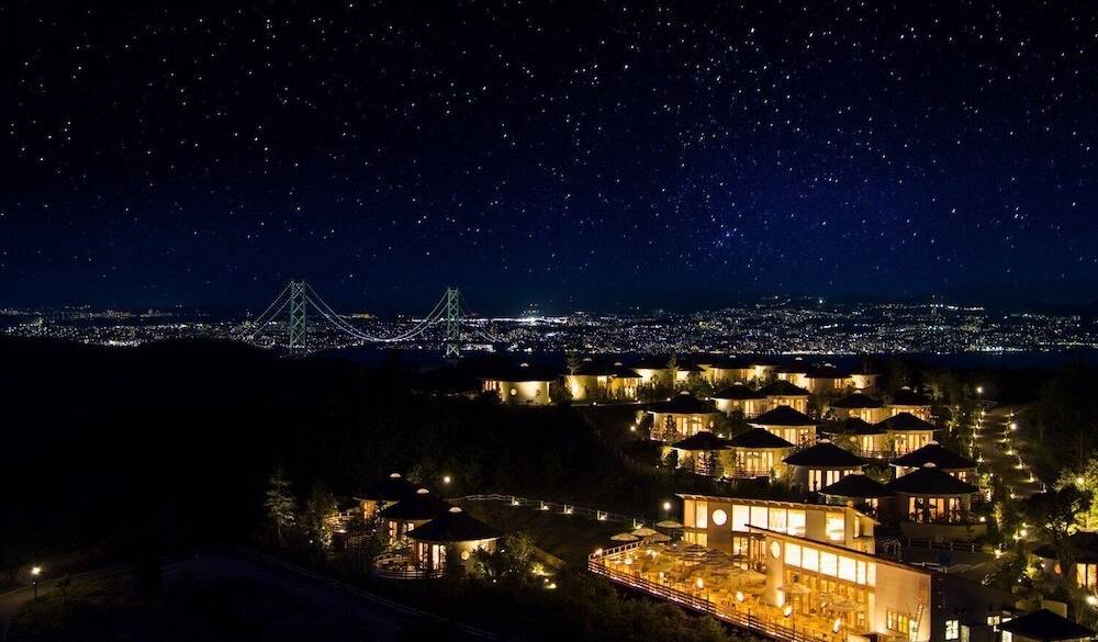夜の敷地内① / 1