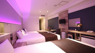 スーペリア トリプルルーム+ソファーベッド (洗い場つきバスルーム、トイレ仕切り)