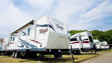 RV またはトラック用駐車場 / 2