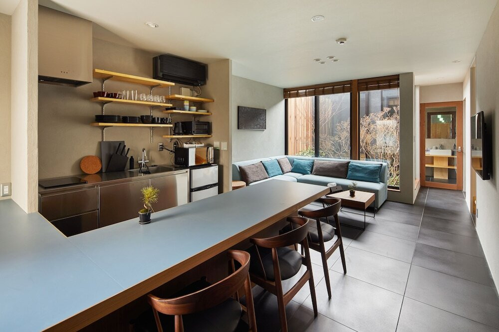 客室内のダイニングエリア