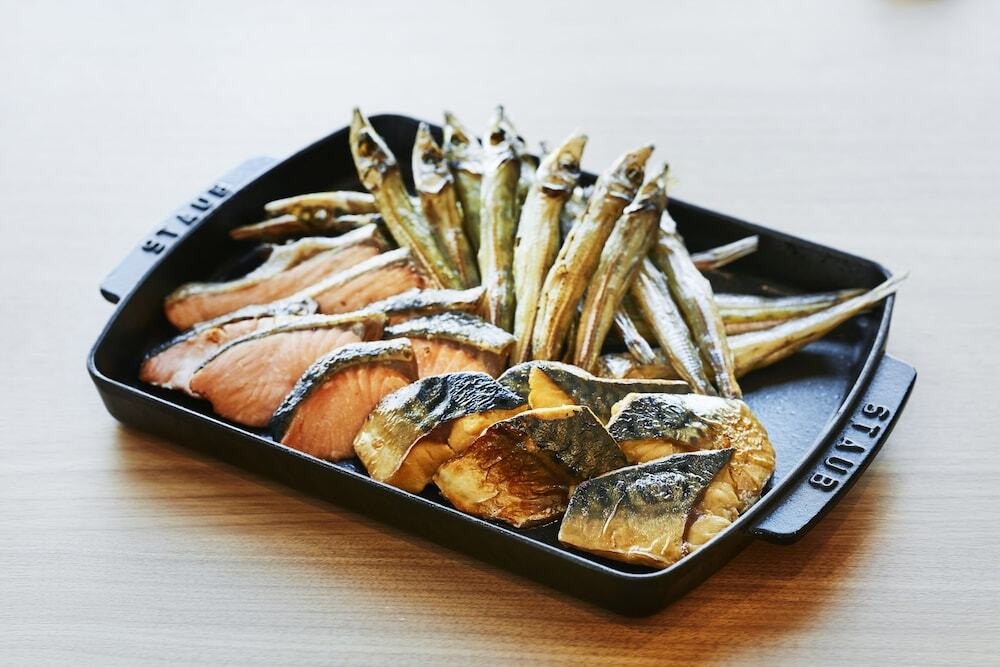 朝食ビュッフェ 焼き魚