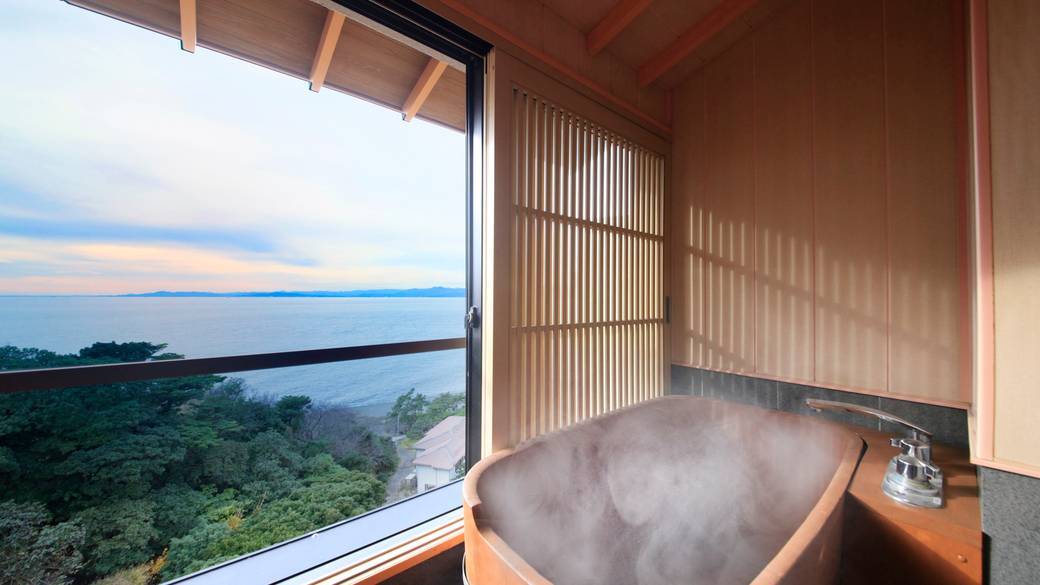 客室のお風呂で
のびのび朝風呂 / 1