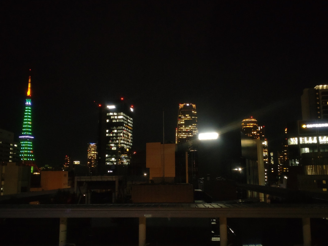 窓際から見た東京タワー
