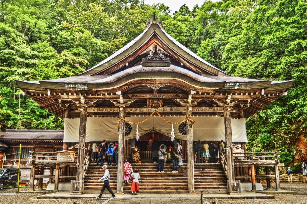 開運を願い、五社めぐりで運気のバランスを整える神社2101398