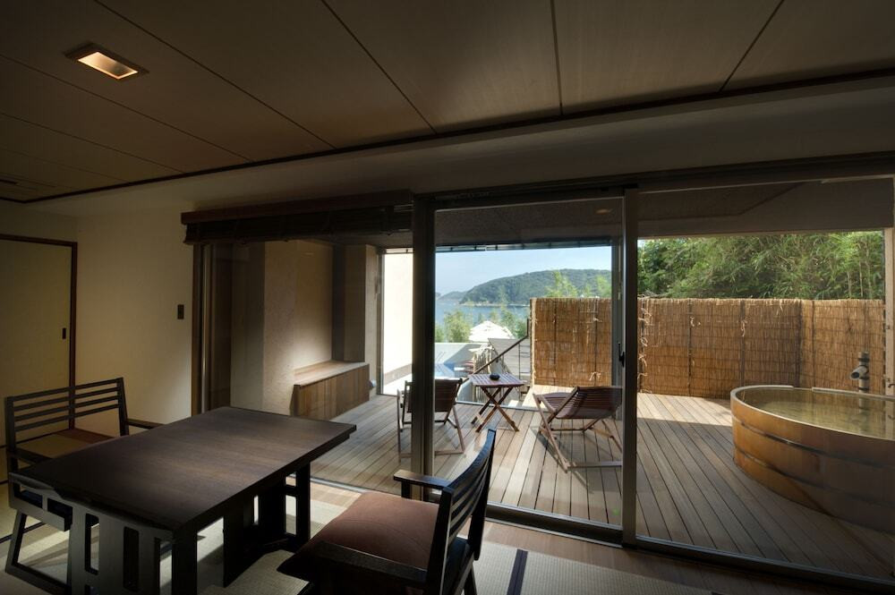 客室 ダイニングスペース