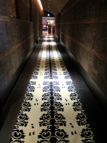 ウサギを追いかけてレストランへ♪968812