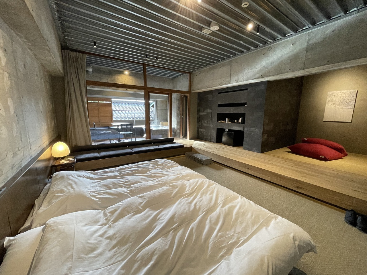 たまにはのんびり、本に囲まれて過ごすのはいかが？3519884