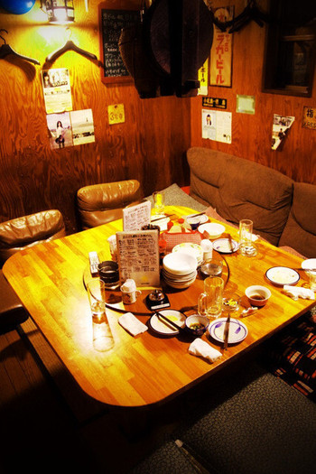 「おふくろ屋台 1丁目1番地」内観 1155206 そこは、こんな感じ。実は更に上があり、そちらはテーブル席らしい。