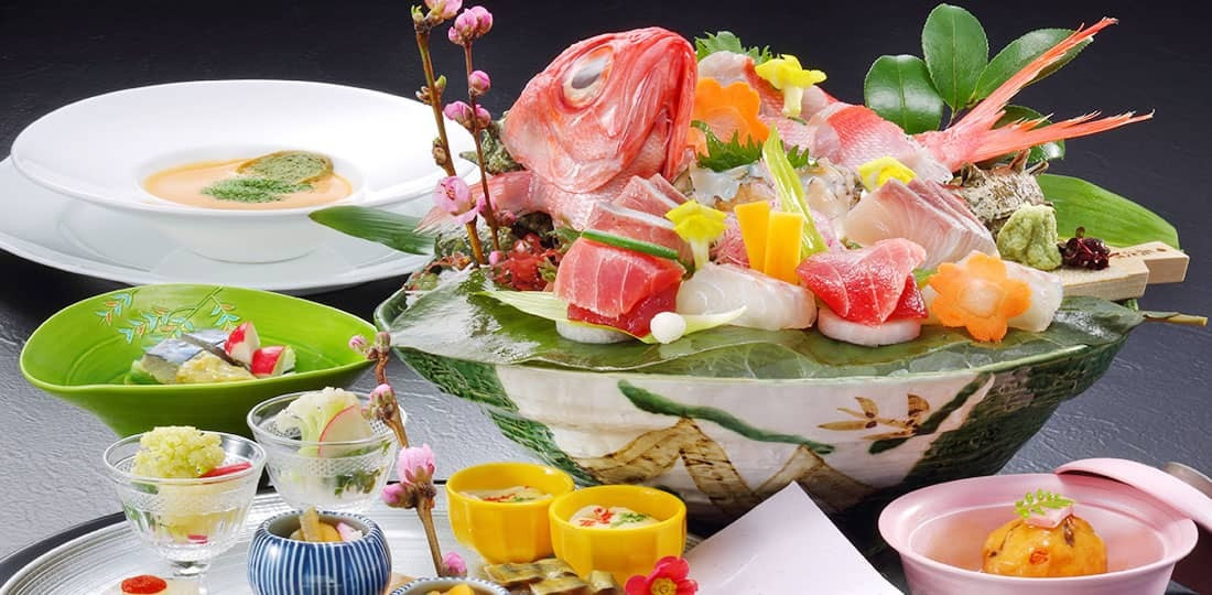 鴨川の松林の中に佇む、温泉と料理が自慢の宿4240624