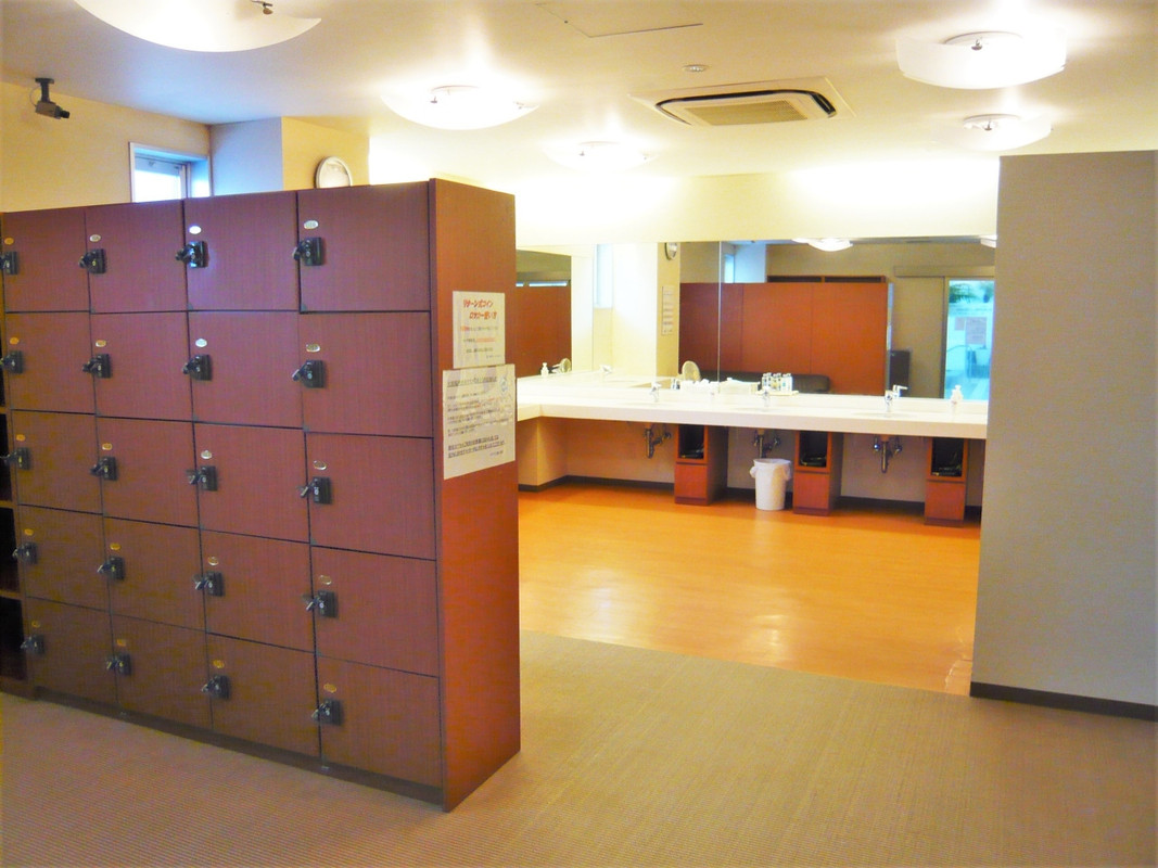 ２階　大浴場脱衣場兼洗面台