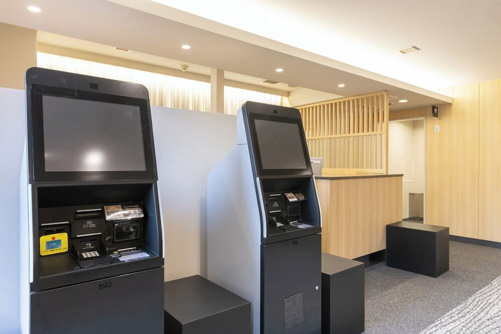 チェックイン / チェックアウト キオスク