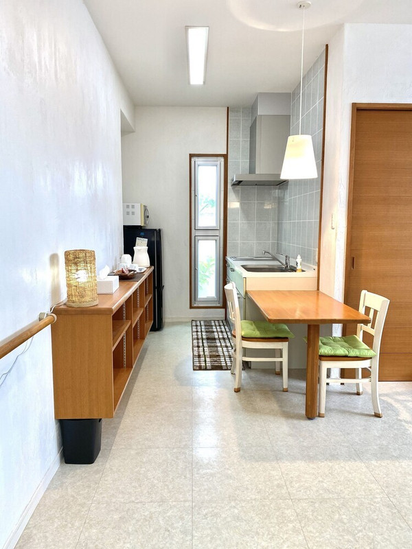 客室内のダイニングエリア