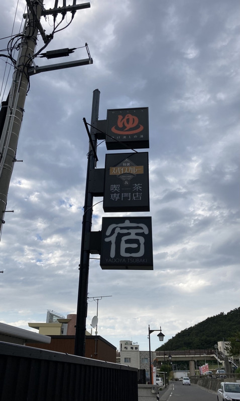 ランチタイムは「カレー屋」やってます