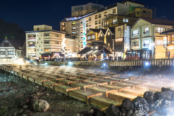 Kusatsu onsen /Yubatake