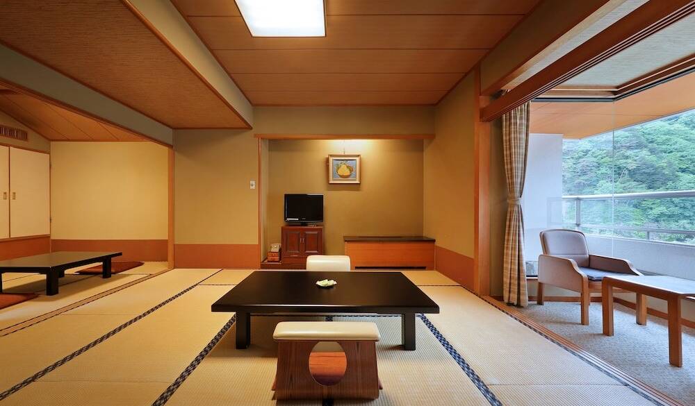 12.5畳+4.5畳客室 / 2