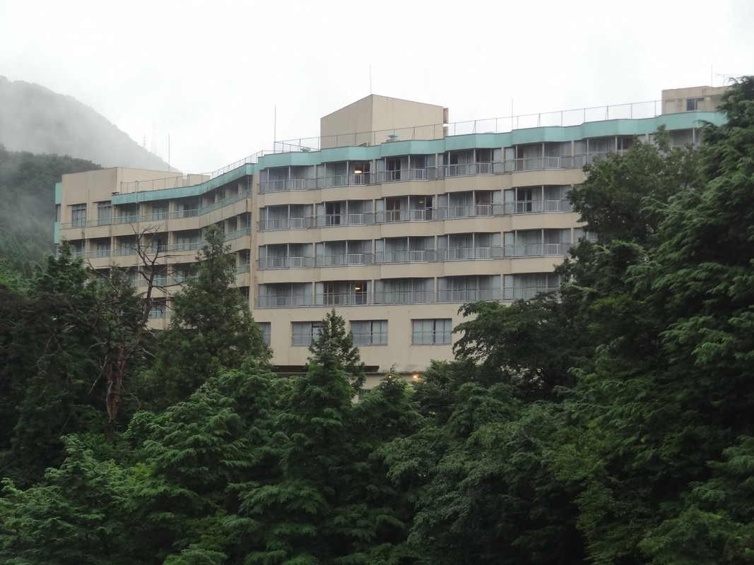 鬼怒川沿いにある鬼怒川ロイヤルホテル。