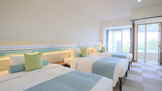 トリプルルーム ベッド (複数台) パーシャル オーシャン ビュー