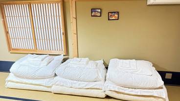客室 / 18