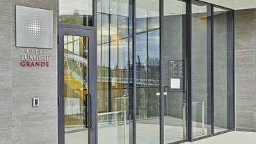 施設の入り口 / 11