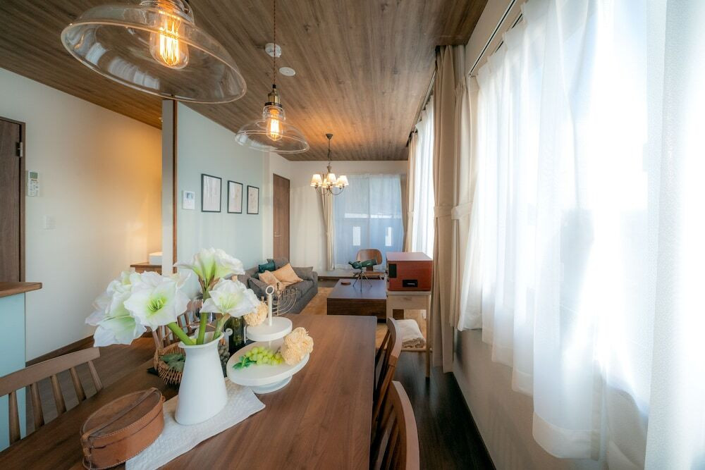 客室内のダイニングエリア