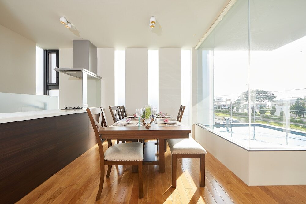 客室内のダイニングエリア