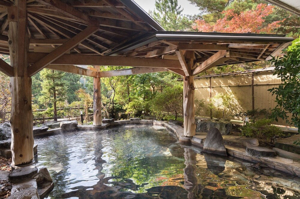 3つの旅館の温泉を巡れる「ホテル紅葉館」4083681