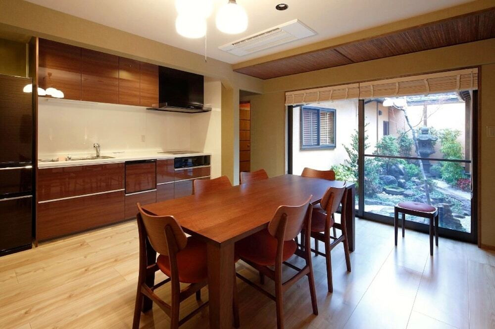 客室内のダイニングエリア