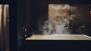 本館101:プライベートガーデン付デラックス クイーンベッド