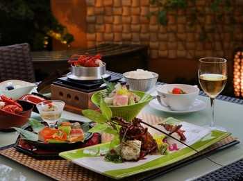 食事も愛犬と一緒♡お部屋で南房総の海の幸をいただく3406525