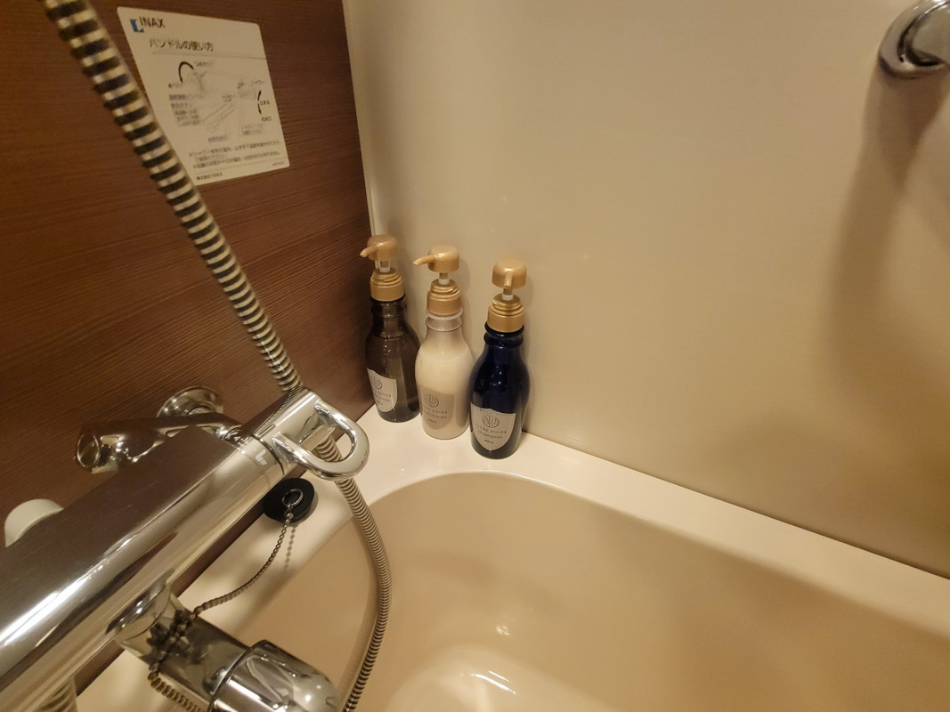 シャンプー類は、ポーラのエステロワイエ。