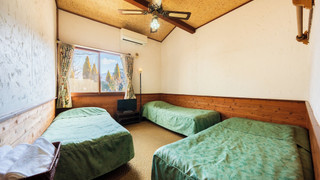 ツインルーム 共用バスルーム (Restricted View)