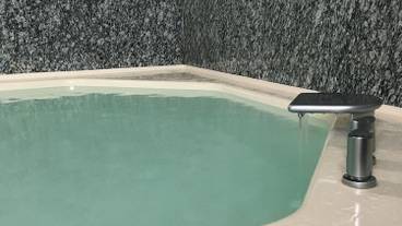 屋内スパ浴槽 / 1