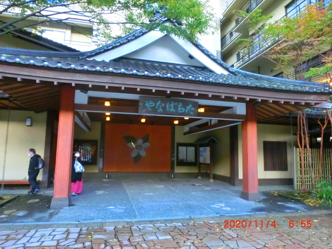 立派なたたずまいの玄関