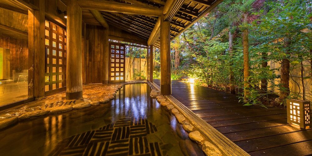 貸切露天風呂と秘湯気分が楽しめる大浴場で、温泉三昧が叶う宿3983350